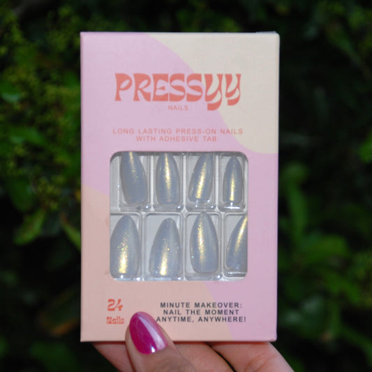 THE QUEEN OF GEMS PRESS ON NAILS