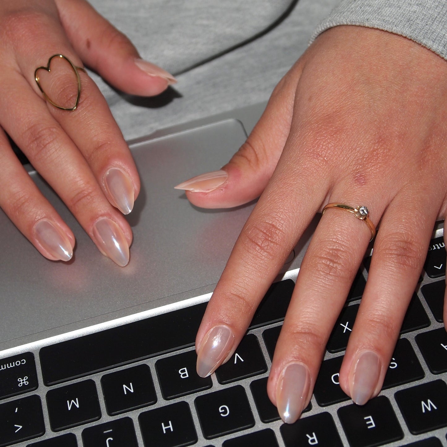 NUDE GLAZED DONUT PRESS ON NAILS